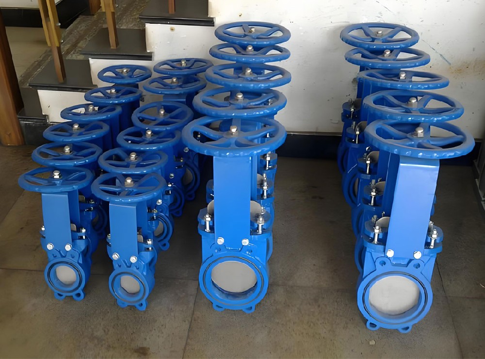 球铁铸铁刀闸阀实物图整装待发